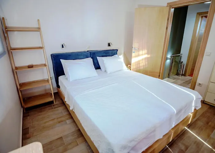Villa Secluded, Sunset, Beaches, Walk To Village-melina